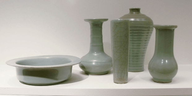 Finished pottery products such as bowl, water pot displayed.