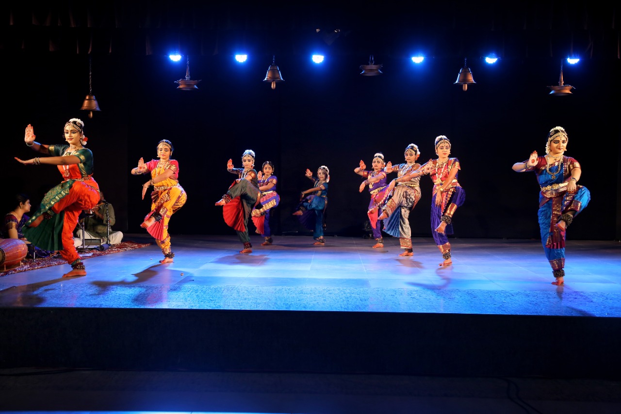 A group of higher secondary school girl students are performing Barathanatyam at the stage for the cultural event.